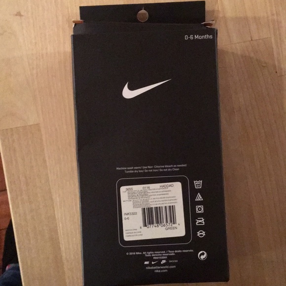 Nike newborn infant booties 0-6 months - Picture 2 of 7